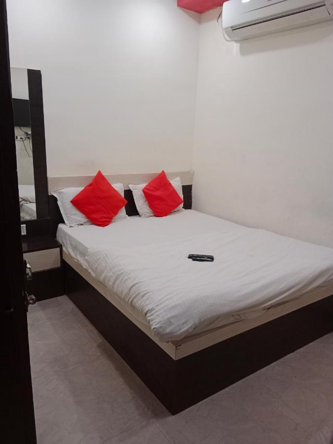 Hotel Nahta Palace Уджайн Екстериор снимка
